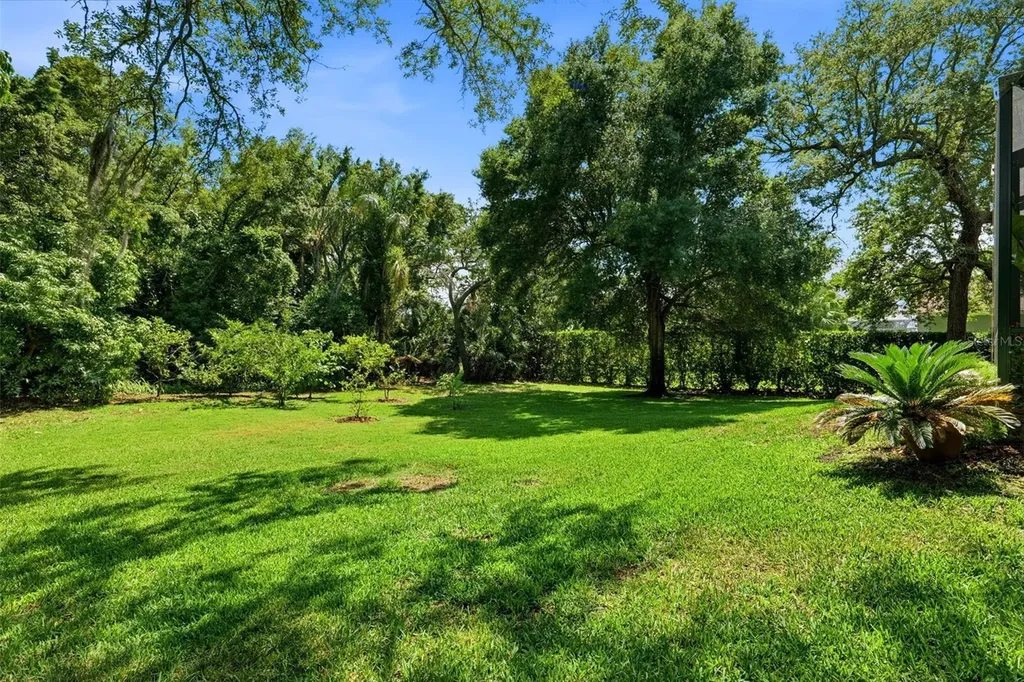 1709 Gulf Road Tarpon Springs FL 34689
