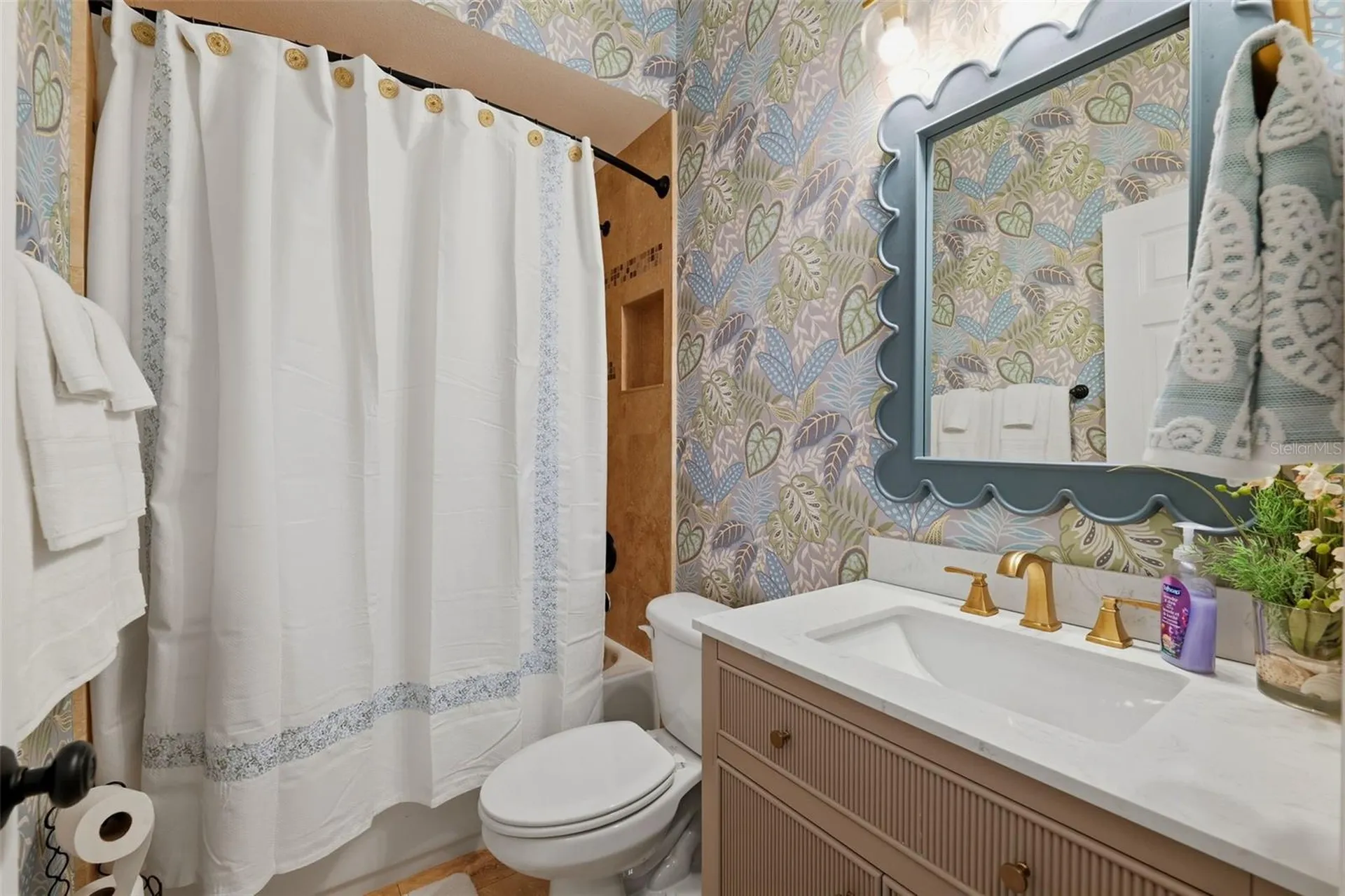1709 Gulf Road Tarpon Springs FL 34689