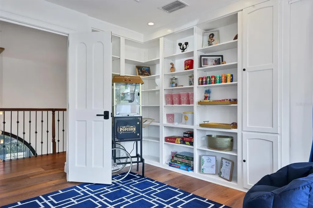 110 N Warbler Lane Sarasota FL 34236