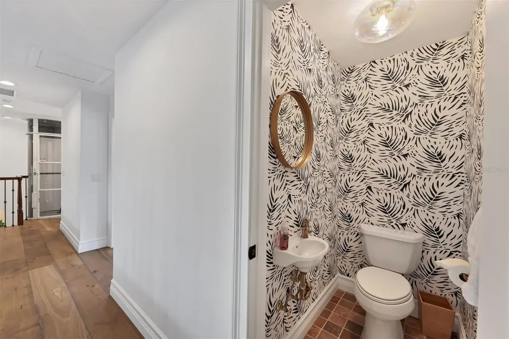 110 N Warbler Lane Sarasota FL 34236