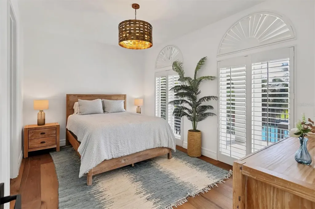 110 N Warbler Lane Sarasota FL 34236