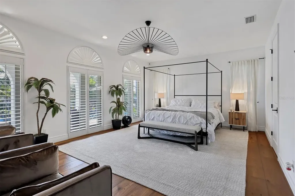 110 N Warbler Lane Sarasota FL 34236