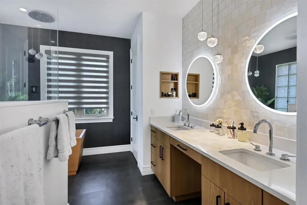 110 N Warbler Lane Sarasota FL 34236