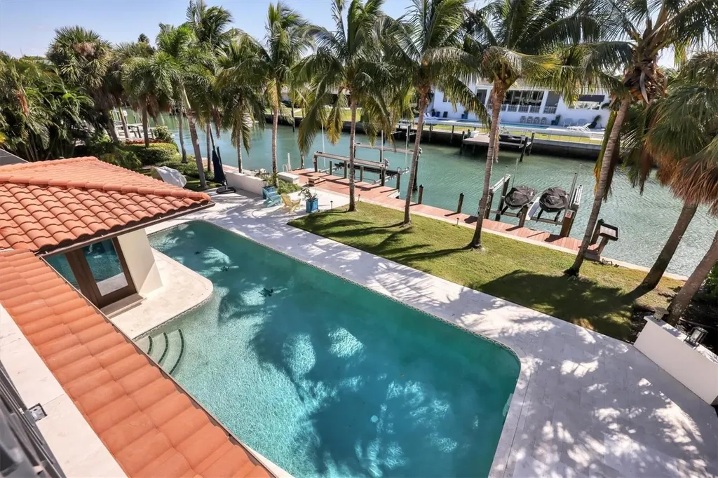 110 N Warbler Lane Sarasota FL 34236
