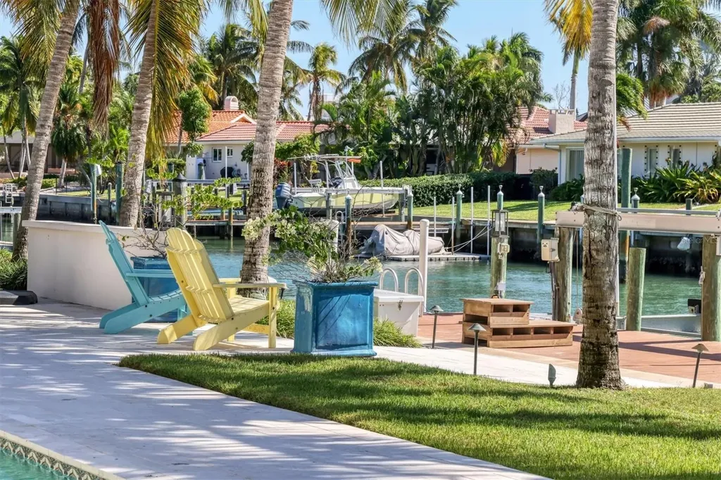 110 N Warbler Lane Sarasota FL 34236