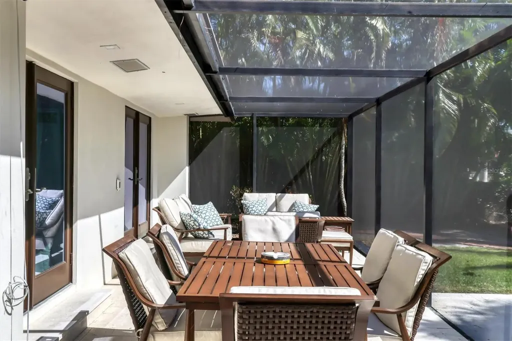 110 N Warbler Lane Sarasota FL 34236