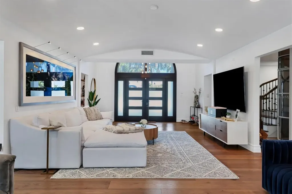 110 N Warbler Lane Sarasota FL 34236