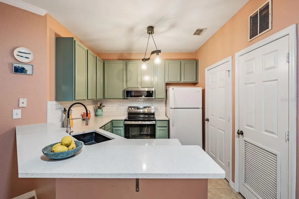 10103 Courtney Oaks Circle Tampa FL 33619