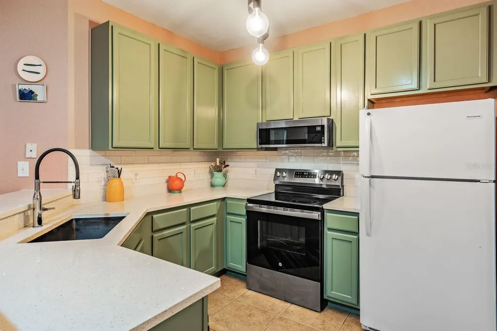 10103 Courtney Oaks Circle Tampa FL 33619