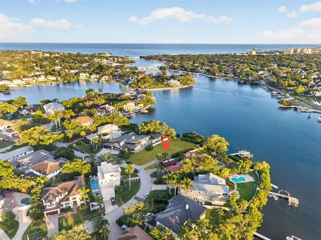 1026 Monterey Boulevard NE St Petersburg FL 33704