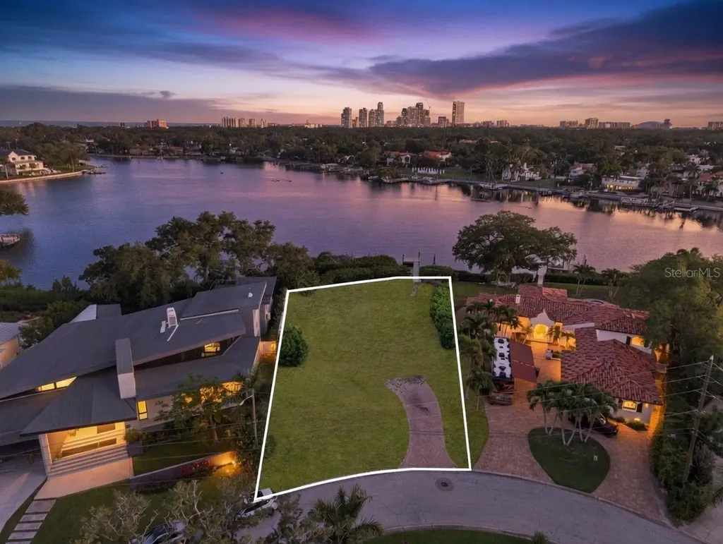 1026 Monterey Boulevard NE St Petersburg FL 33704