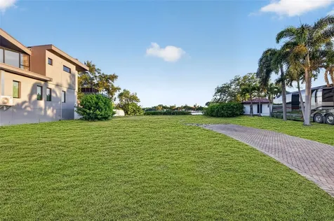 1026 Monterey Boulevard NE St Petersburg FL 33704