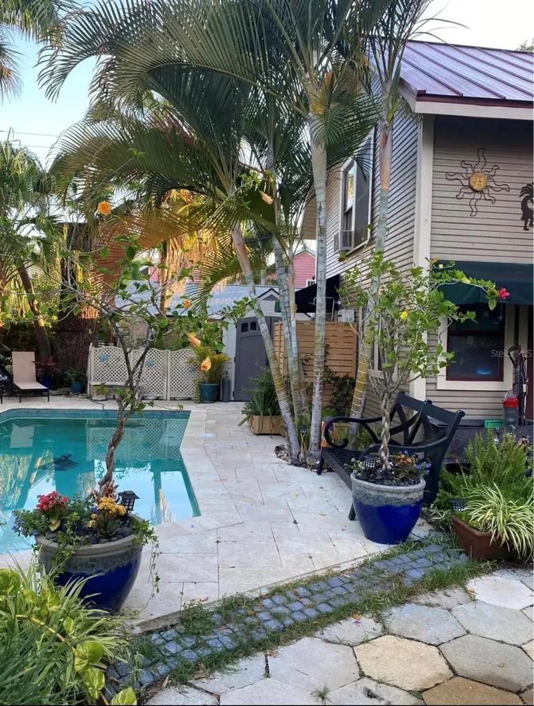 235 1/2 7th Avenue NE St Petersburg FL 33701