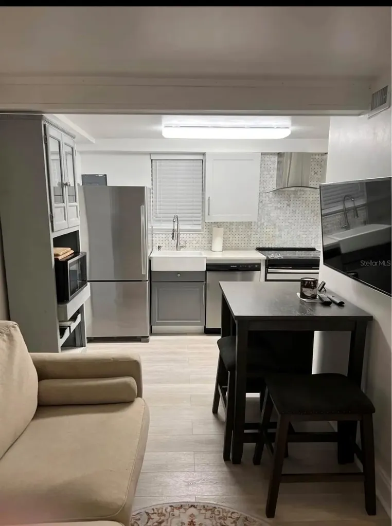 235 1/2 7th Avenue NE St Petersburg FL 33701