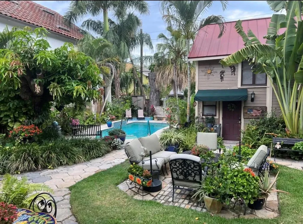 235 1/2 7th Avenue NE St Petersburg FL 33701