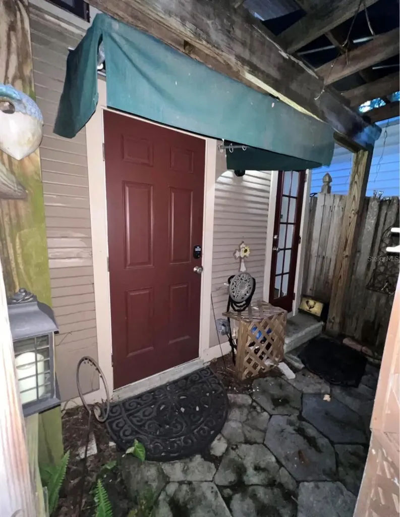 235 1/2 7th Avenue NE St Petersburg FL 33701