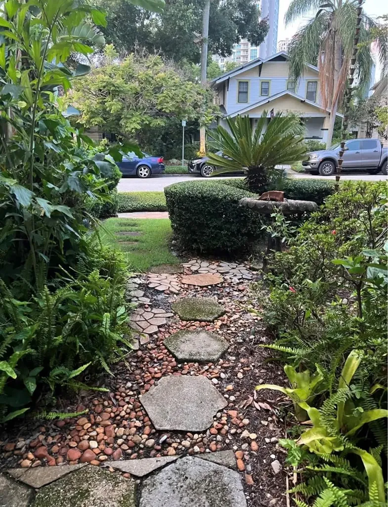 235 1/2 7th Avenue NE St Petersburg FL 33701