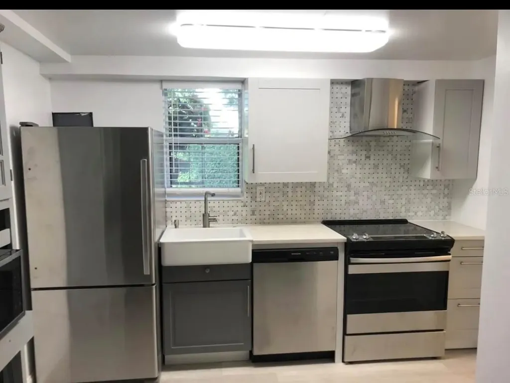 235 1/2 7th Avenue NE St Petersburg FL 33701