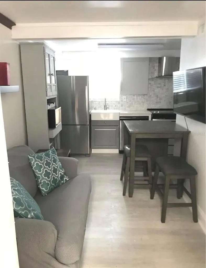 235 1/2 7th Avenue NE St Petersburg FL 33701