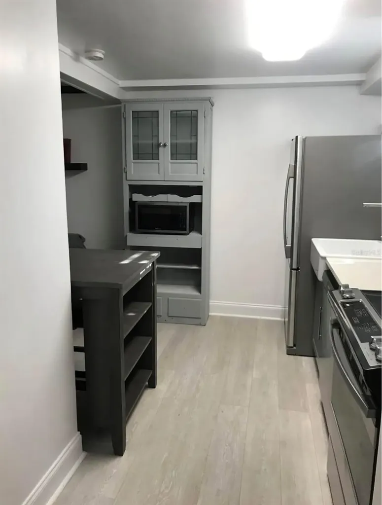 235 1/2 7th Avenue NE St Petersburg FL 33701