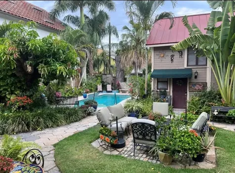 235 1/2 7th Avenue NE St Petersburg FL 33701