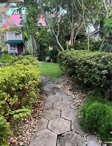 235 1/2 7th Avenue NE St Petersburg FL 33701