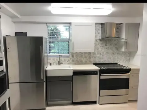 235 1/2 7th Avenue NE St Petersburg FL 33701