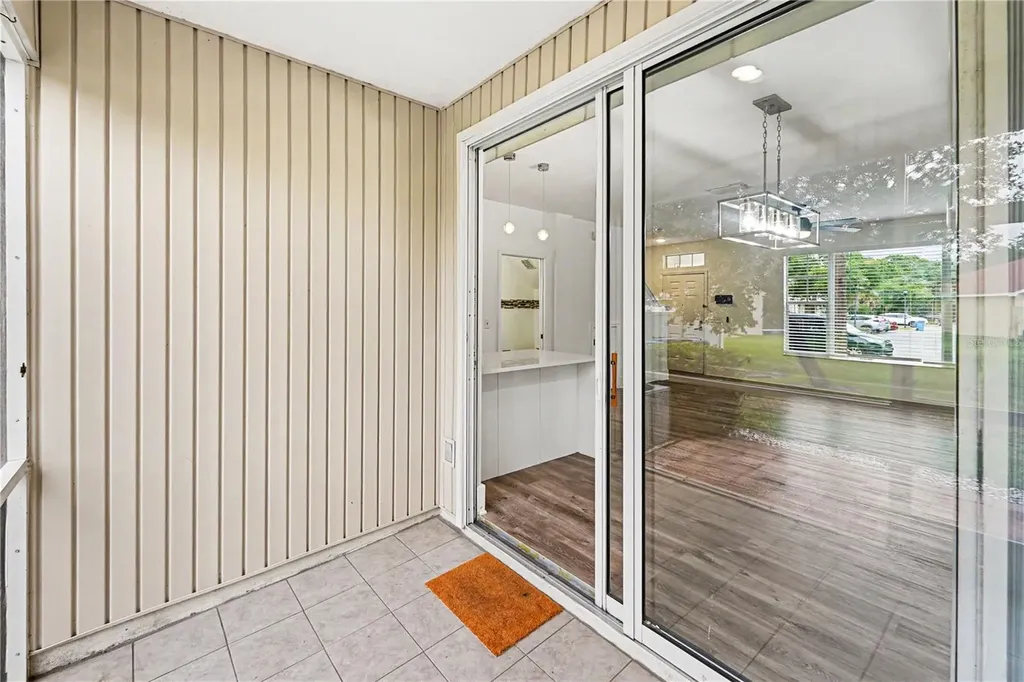 12268 Country White Circle Tampa FL 33635