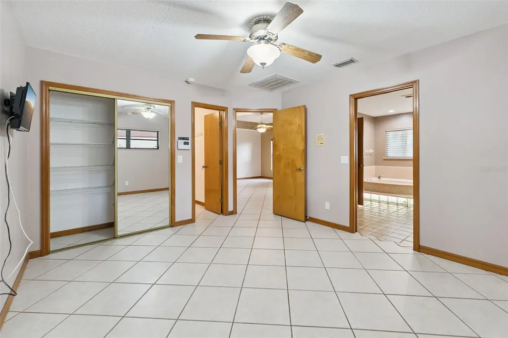1041 Country Lake Circle Lake Wales FL 33898