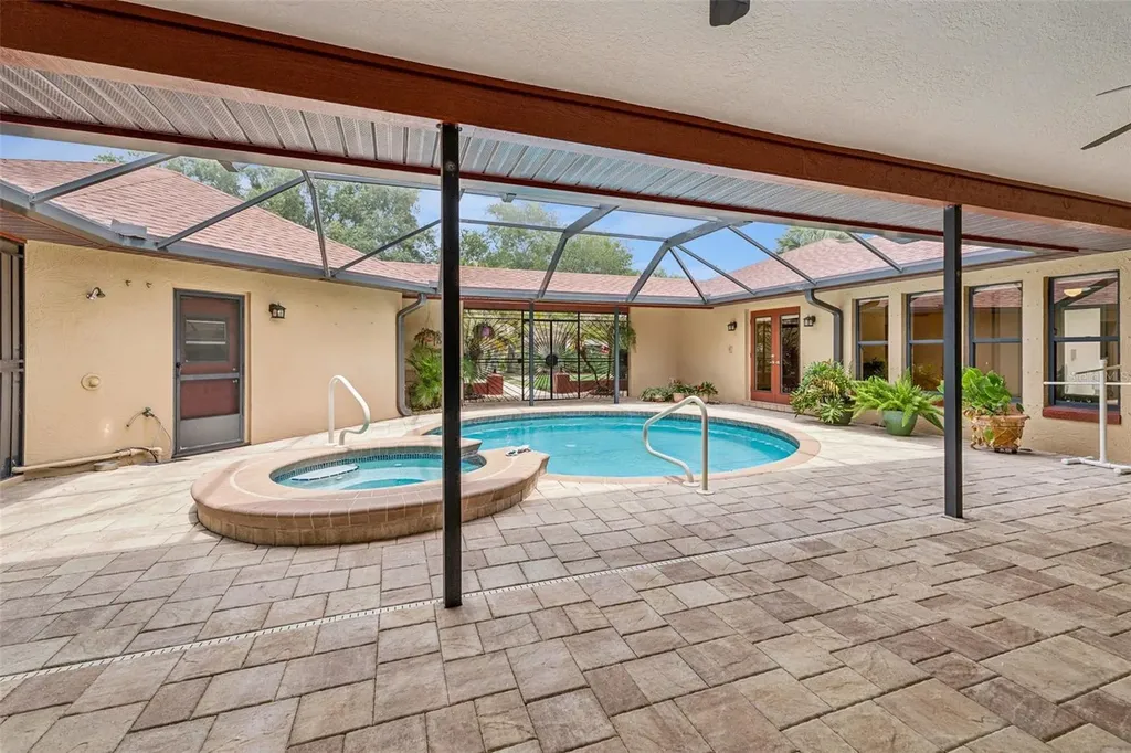 1041 Country Lake Circle Lake Wales FL 33898