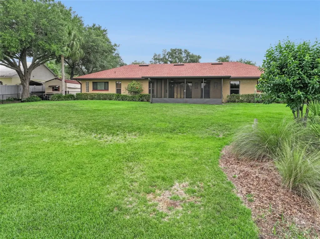 1041 Country Lake Circle Lake Wales FL 33898