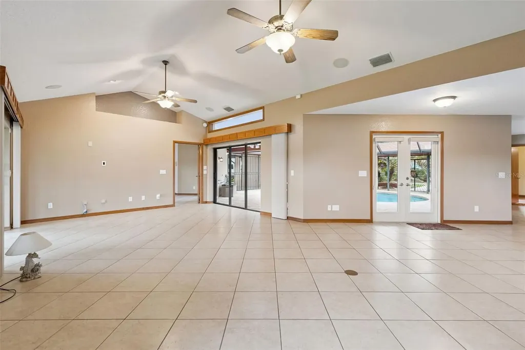 1041 Country Lake Circle Lake Wales FL 33898