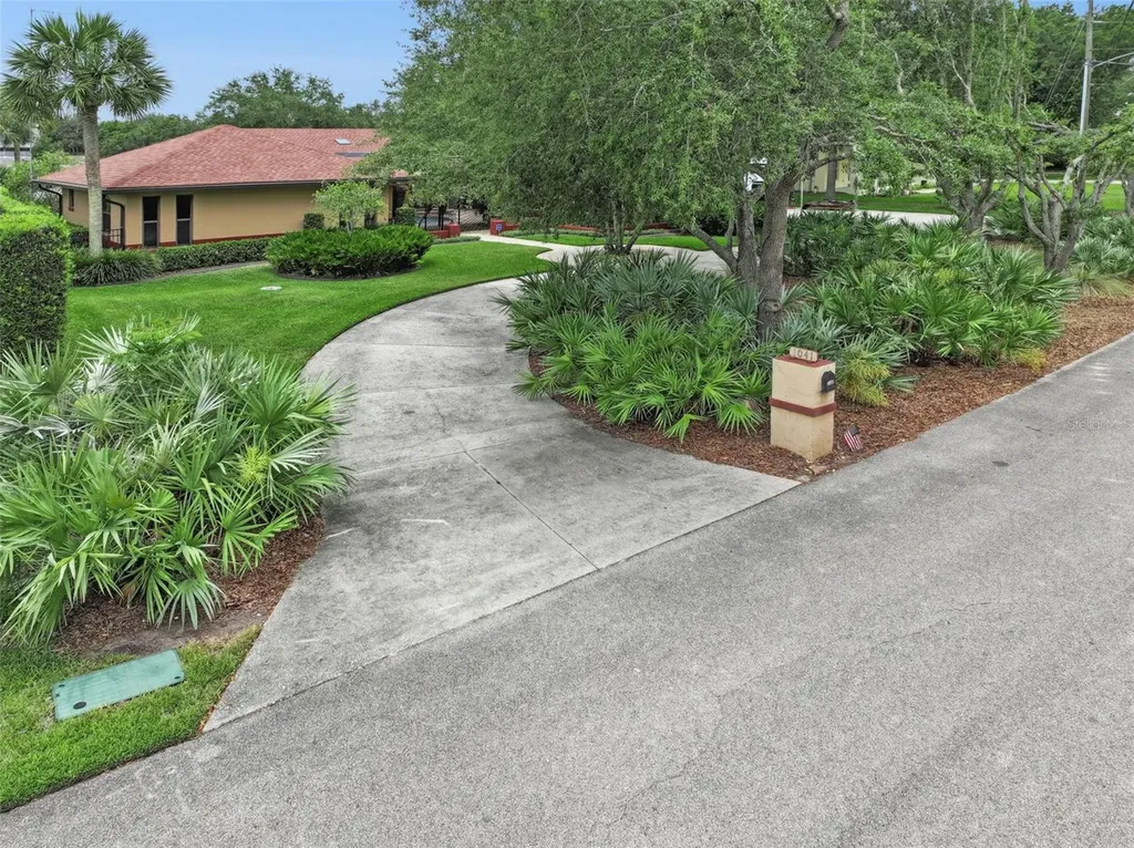1041 Country Lake Circle Lake Wales FL 33898