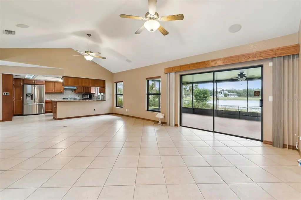 1041 Country Lake Circle Lake Wales FL 33898
