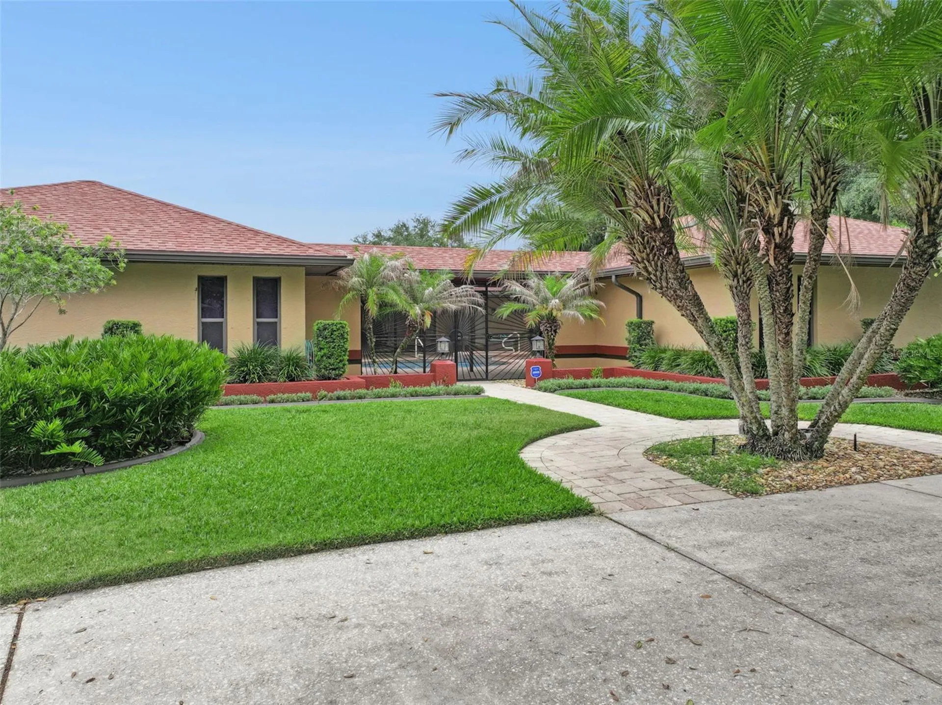 1041 Country Lake Circle Lake Wales FL 33898