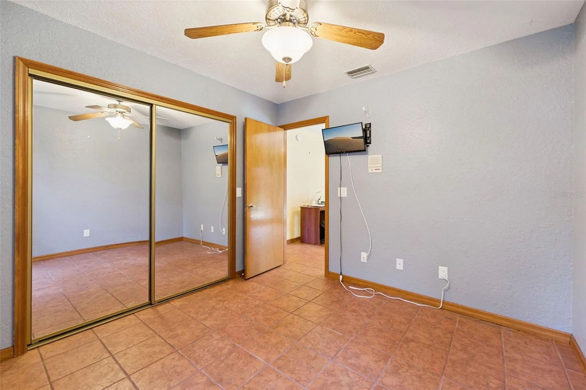 1041 Country Lake Circle Lake Wales FL 33898