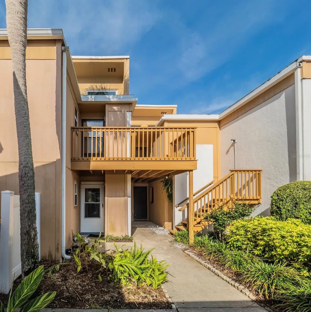 1051 S Highland Street Mount Dora FL 32757