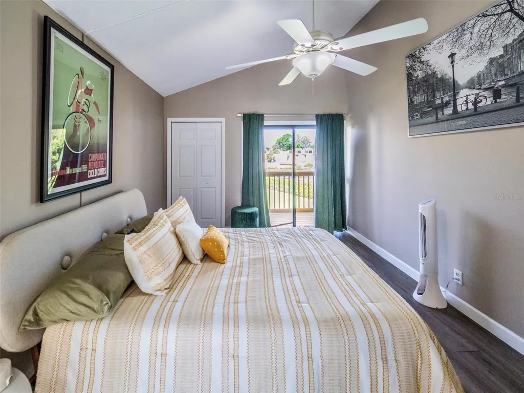 1051 S Highland Street Mount Dora FL 32757