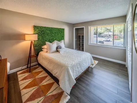 1051 S Highland Street Mount Dora FL 32757