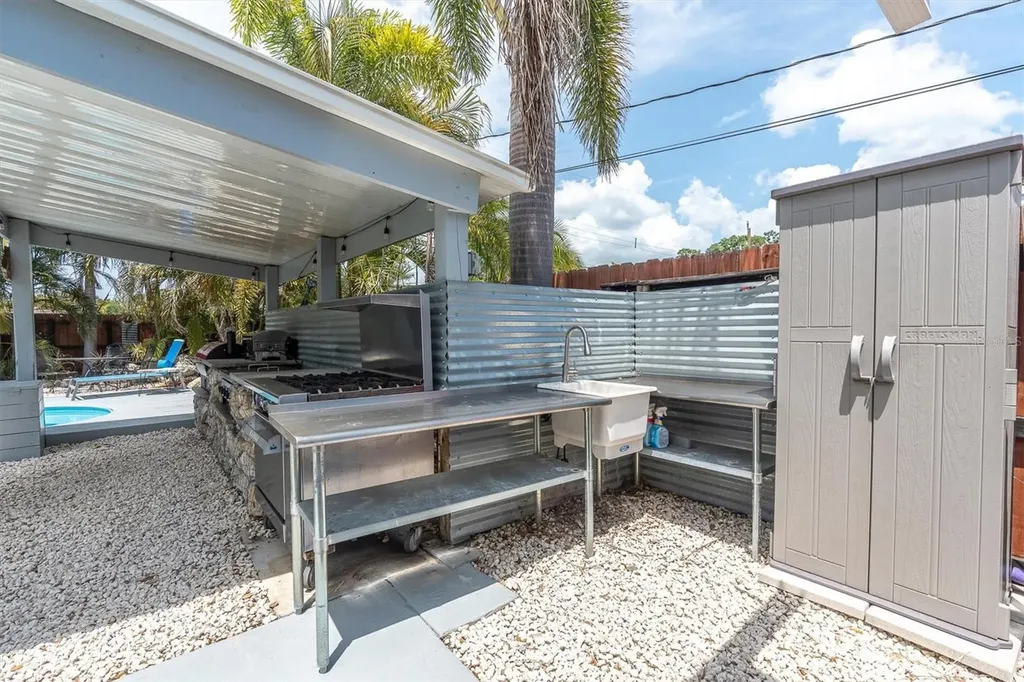 1237 57th Avenue N St Petersburg FL 33703