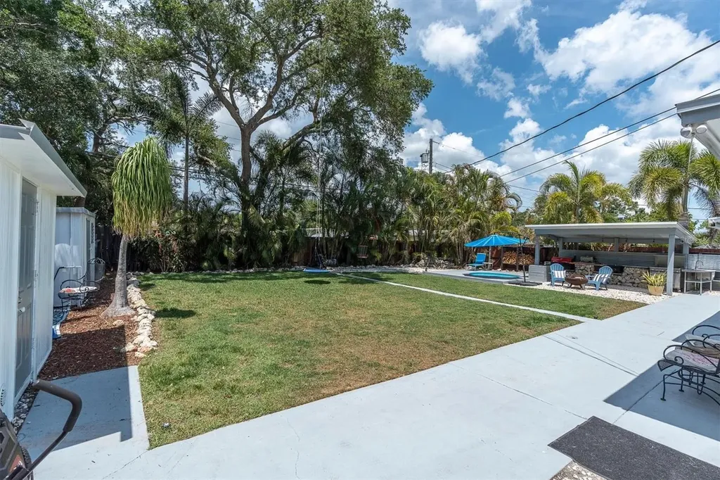 1237 57th Avenue N St Petersburg FL 33703