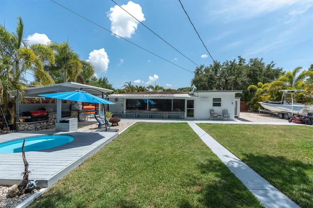 1237 57th Avenue N St Petersburg FL 33703