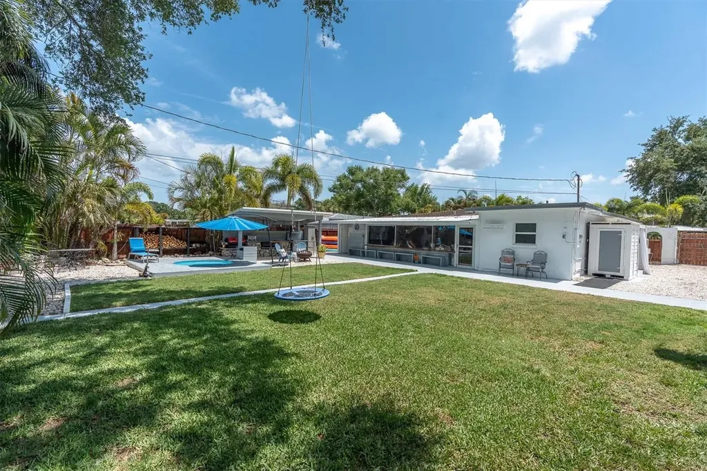 1237 57th Avenue N St Petersburg FL 33703