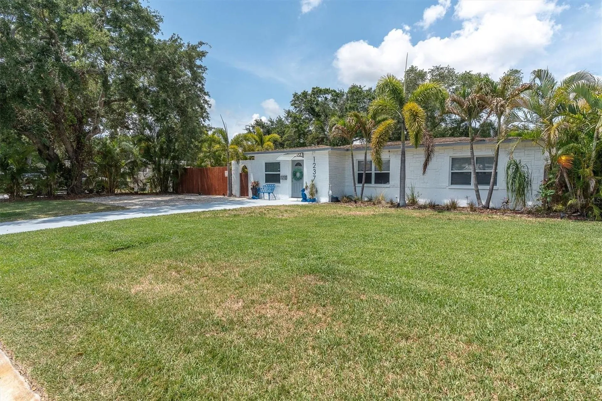 1237 57th Avenue N St Petersburg FL 33703