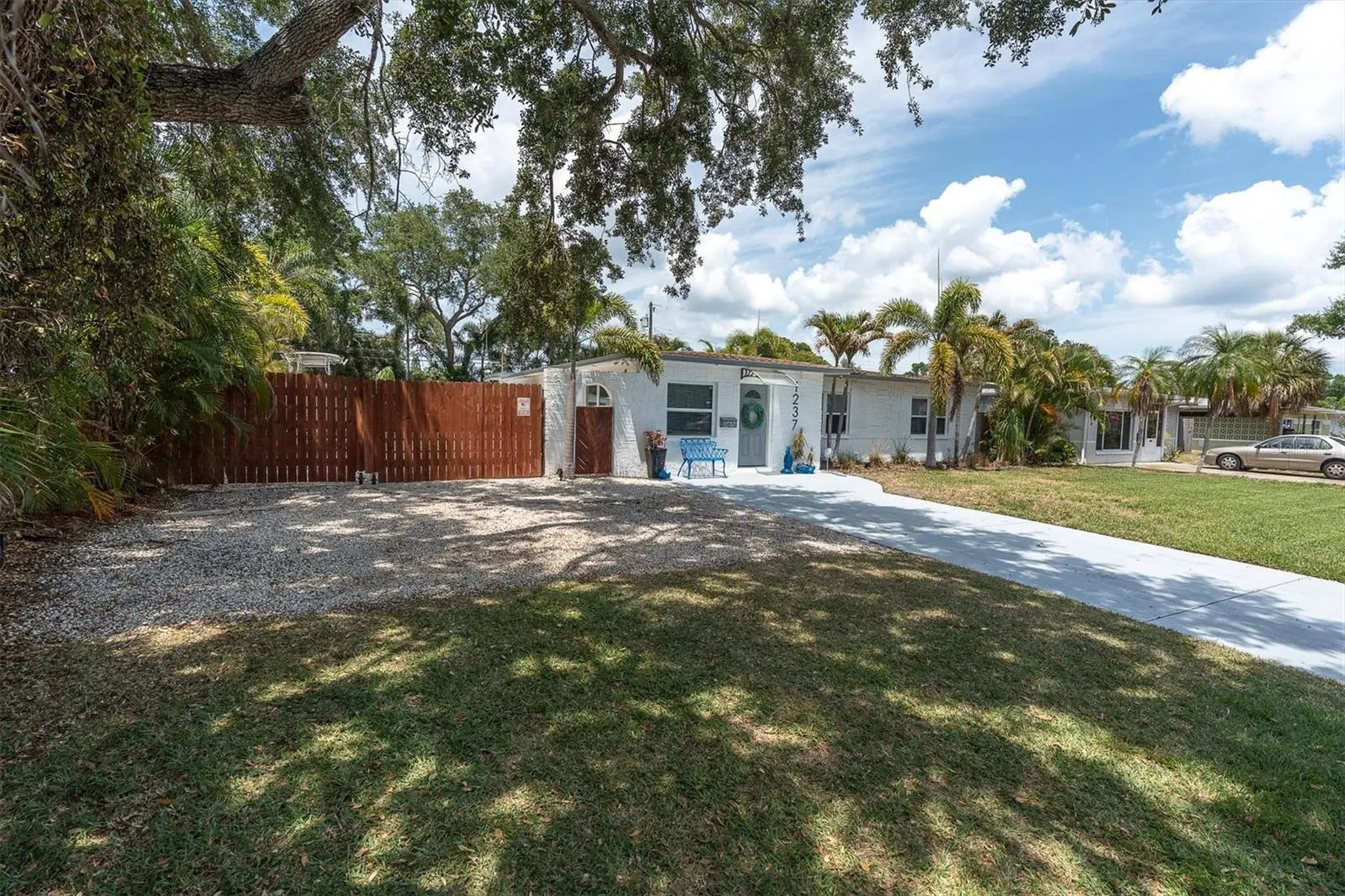 1237 57th Avenue N St Petersburg FL 33703
