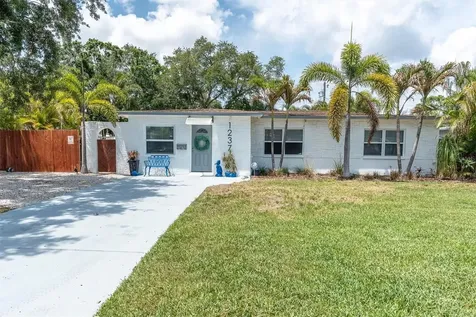 1237 57th Avenue N St Petersburg FL 33703