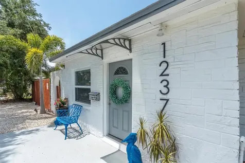 1237 57th Avenue N St Petersburg FL 33703