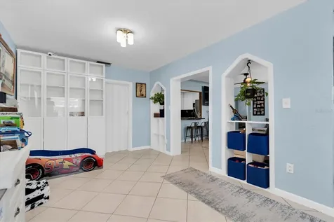 1237 57th Avenue N St Petersburg FL 33703