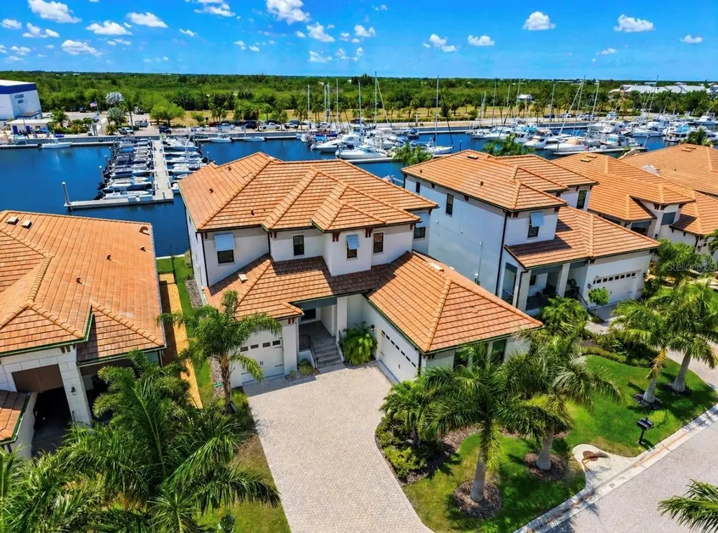 3016 Christophers Watch Lane Ruskin FL 33570