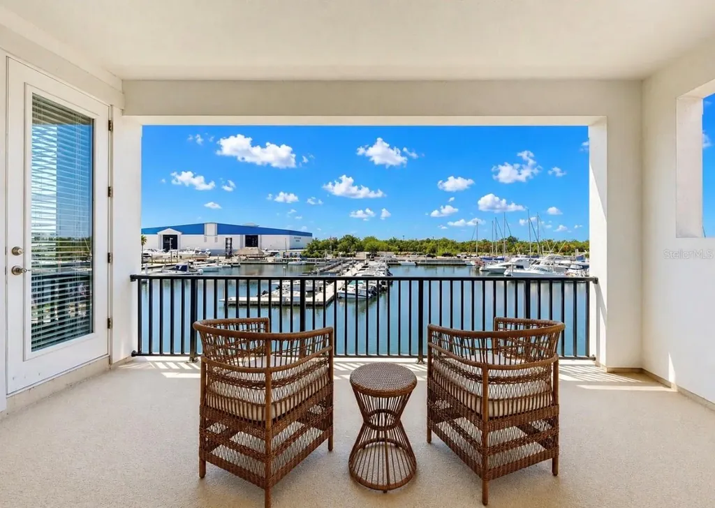 3016 Christophers Watch Lane Ruskin FL 33570